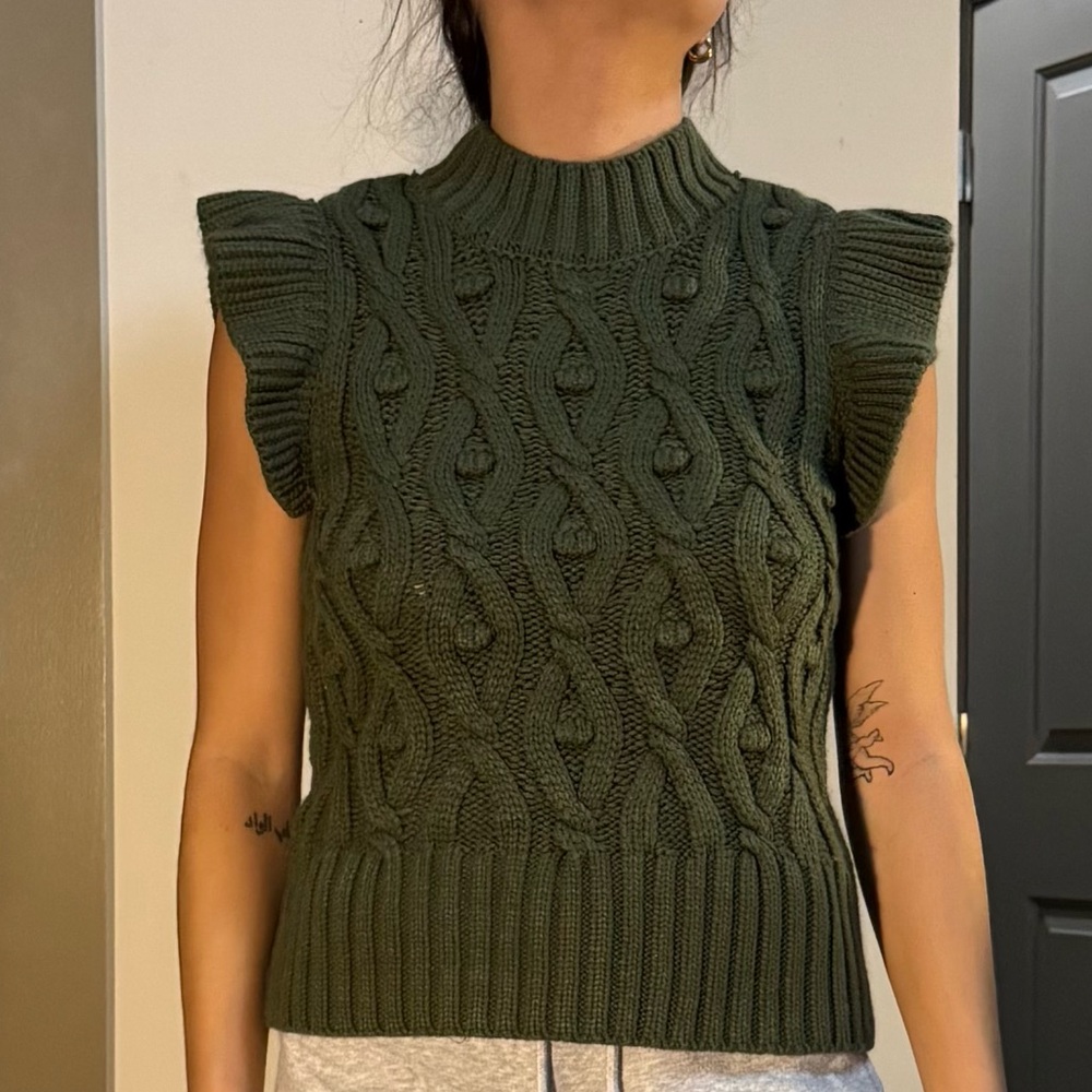 sleeveless shirt/sweater